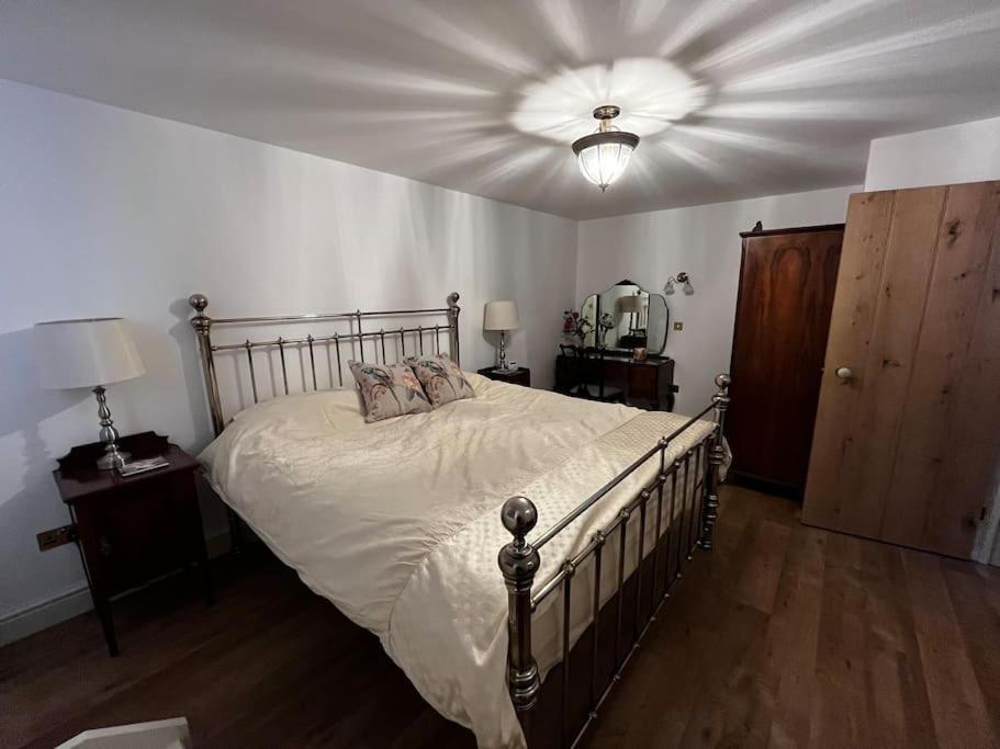 Byre - Farm Cottage On 9 Acre Equestrian Small Holding Солсбъри Екстериор снимка